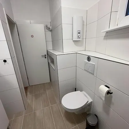 Bookandstay24 Die-burg Mit 4 Schlafzimmern, Kueche Und Balkon Bei Darmstadt, Frankfurt *