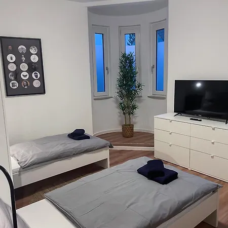 Bookandstay24 Die-burg Mit 4 Schlafzimmern, Kueche Und Balkon Bei Darmstadt, Frankfurt *