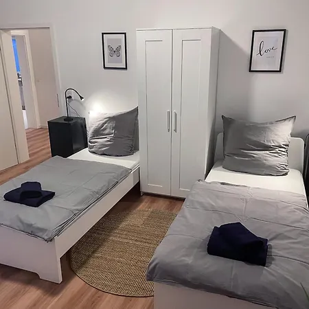 Lejlighed Bookandstay24 Die-burg Mit 4 Schlafzimmern, Kueche Und Balkon Bei Darmstadt, Frankfurt