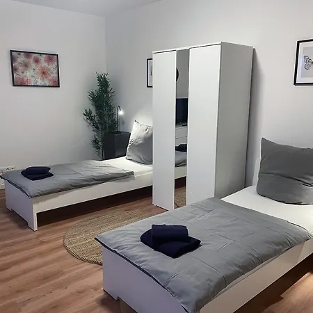 Lejlighed Bookandstay24 Die-burg Mit 4 Schlafzimmern, Kueche Und Balkon Bei Darmstadt, Frankfurt